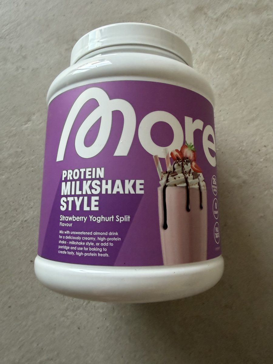 Die getestete Dose: More Protein Milkshake Style, Sorte Strawberry Yoghurt Split.